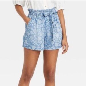 Knox Rose - Size M - Floral Blue Women's Shorts